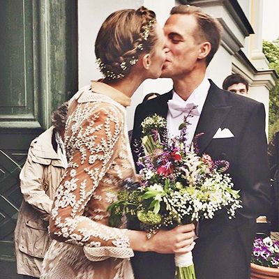 Beautiful wedding hair! Jamie Hince, Baby Breath Flower Crown, Bouquet Pastel, Braid Crown, Model Wedding, Frida Gustavsson, Crown Baby, Bridal Braids, Celebrity Wedding Dresses