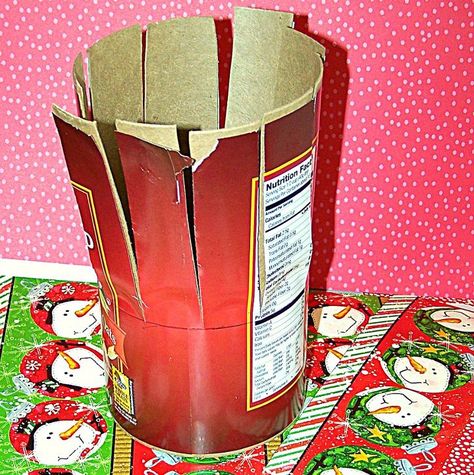 Upcycle Oatmeal Container, Repurpose Oatmeal Container, Oatmeal Container Ideas, Quaker Oats Container Crafts, Oatmeal Container Crafts, Canister Crafts, Oatmeal Canister, Christmas Boxes Decoration, Diy Oatmeal