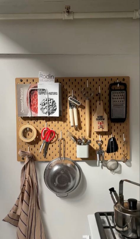 Ikea Peg Board, Peg Board Storage, Apartment Ikea, Storage For Small Spaces, Pegboard Kitchen, Kitchen Organization Ideas, Ikea Decor, Apartment Makeover, Space Apartments