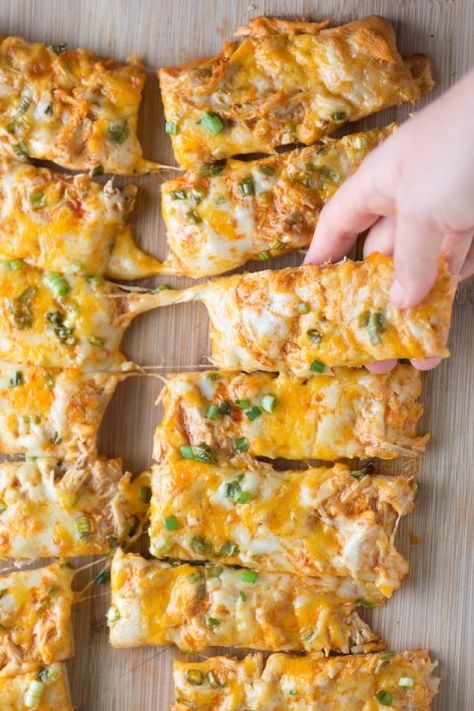 Cheesy Buffalo Chicken Pizza Sticks from www.inspiredtaste.net #recipe #pizza Cheesy Buffalo Chicken, Tailgate Treats, Finger Snacks, Chicken Buffalo, Pizza Sticks, Cocktail Food, Chicken Shredded, Chicken Receipes, Buffalo Chicken Pizza