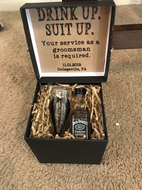 Ideas For Groomsmen Proposal, Bridesmaids And Groomsmen Gifts, Groomsmen Gifts Box Ideas, Wedding Boxes For Groomsmen, Ideas To Ask Groomsmen, Proposal Groomsmen Ideas, Best Man And Groomsmen Gifts, Small Groomsmen Proposal, Men’s Proposal Boxes