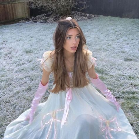 𝒦𝒶𝓉𝒾𝑒 𝐸𝓁𝒾𝓏𝒶𝒷𝑒𝓉𝒽 on Instagram: "snow princess 🐇 dress from @lacemadeofficial 🎀" Katie Elizabeth, Princess Beauty, Carnation Pink, Fake Insta, Friend Stuff, Snow Princess, Fantasy Dresses, Girls Wardrobe, Disney Princesses