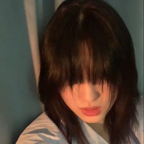 Momo No Bangs, Momo Bangs, Momo Sharpen, Black Hair Icon, No Bangs, Bts Black, Bts Black And White, Twice Momo, Hairstyle Inspiration