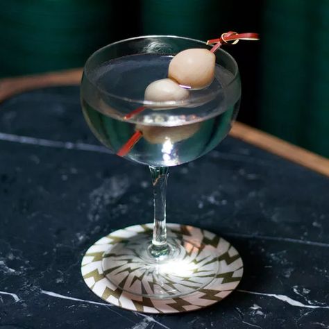 5 Pandan Cocktail Recipes to Make Now Japanese Shaved Ice, Banana Cocktails, Honey Cocktail, Hot Cocktails, Martini Bar, Savory Pancakes, Beautiful Bars, Cocktail Ingredients, Angostura Bitters