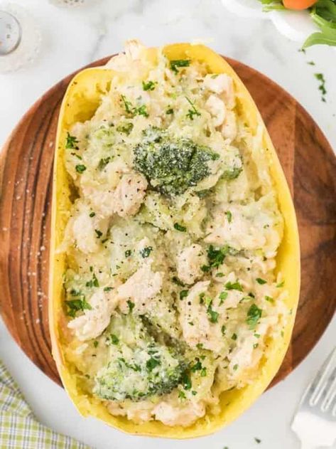 Alfredo Spaghetti Squash, Broccoli Spaghetti, Chicken And Broccoli Alfredo, Alfredo Spaghetti, Spaghetti Squash Alfredo, Squash Alfredo, Healthy Chicken Alfredo, Homemade Chicken Alfredo, Spaghetti Squash Recipes Healthy