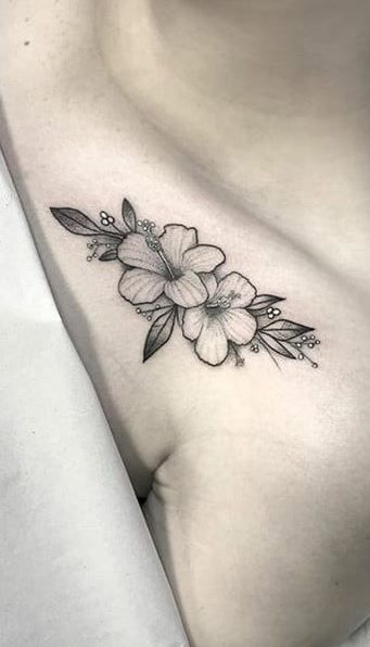 Ladies Collar Bone Tattoo, Colar Bone Tattoo Flowers, Hibiscus Tattoo Collar Bone, Tattoo Collarbone Woman, Tattoo Ideas Clavicle, Colorbone Tattoos Women, Flores Tattoo Mujer, Coller Bone Tattoos Women, Tattoos Collarbone