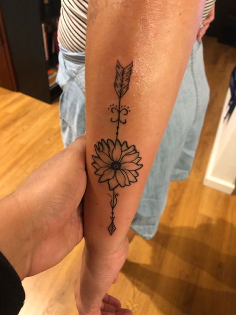 Arrow With Sunflower Tattoo, Arrow And Sunflower Tattoo, Sunflower Arrow Tattoo, Sunflower Drawing Tattoo, Female Forearm Tattoo Ideas, Arrows Tattoo, Arrow Forearm Tattoo, Arrow Tattoos For Women, Stomach Tattoos Women