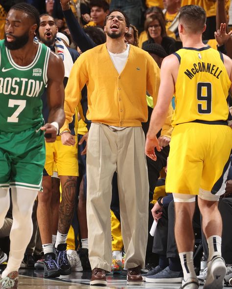 still in team colors. Yellow Outfit Men, Outfit With Yellow, Nba Fashion, Yellow Outfit, Streetwear Men, Streetwear Men Outfits, Outfits Aesthetic, Team Colors, Fitness Inspo