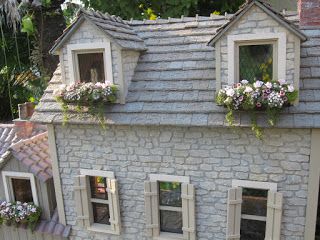 Dollhouses by Robin Carey: Farmhouse Stone Manor Dollhouse Small French Cottage, Dollhouse Exterior Ideas, Cute Dollhouse Exterior, Dollhouse Stone Exterior Diy, Dollhouse Exterior, Happy Hobbies, Homemade Dollhouse, Vermont Farmhouse Jr Dollhouse Interior, Stone Cottage Dollhouse