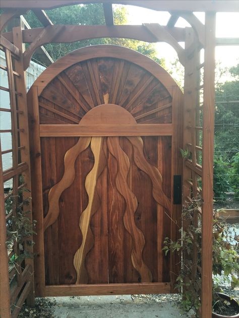 Dreamy garden gate Japanese Gates, Wooden Gate Designs, Japanese Gate, Wooden Garden Gate, Garden Gates And Fencing, Cabin Wall Decor, Wooden Gate, Dreamy Garden, Fence Doors