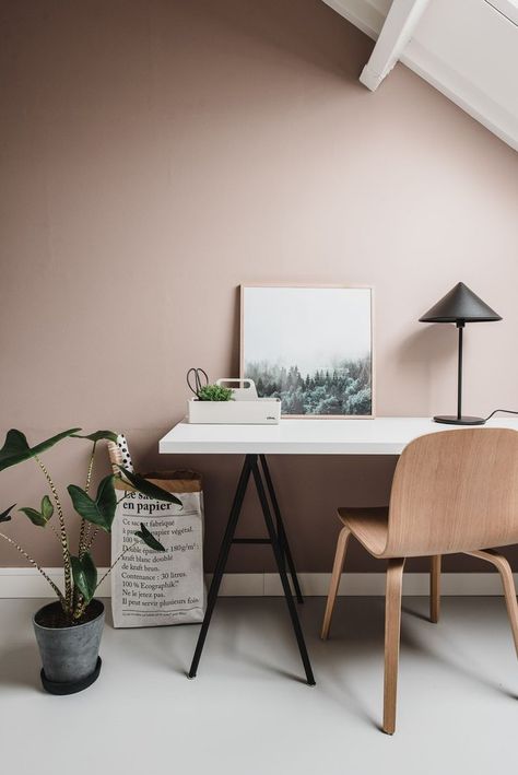 Pink Home Offices, Minimalist Office Desk, Pink Home Office, Wood Office Chair, Home Office Inspiration, Pink Office, Dekorasi Kamar Tidur, Workspace Design, Pink Paint