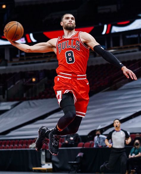 Kobe Bryant Poster, Nba Bulls, Zach Lavine, Basketball Players Nba, Jordan Basketball, Nba Pictures, Magic Johnson, National Basketball Association, Nba Players