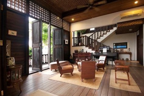 Wooden doors that fully open for light and air. Kampung House, Malay House, Filipino Interior Design, Malay Traditional, Thai Modern, Filipino House, Thai House, Wood Houses, Building A Porch