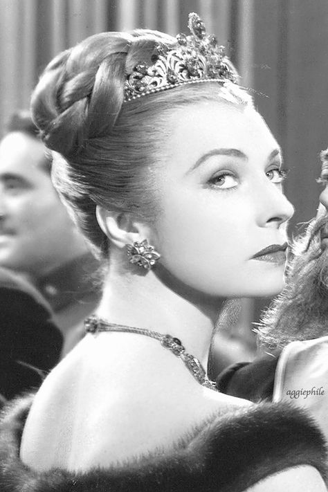 Agnes Moorehead as Countess Zoe in Her Highness and the Bellboy, 1945 Endora Bewitched, Hollywood Images, Agnes Moorehead, Star Actress, Elizabeth Montgomery, Old Hollywood Movies, Actrices Hollywood, Hollywood Legends, Passionate People