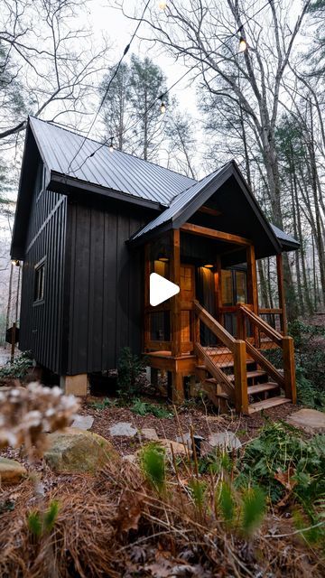 Small Cabin In The Woods, Witch Cabin, Modern Log Home, Small Cabins, Small Cabin, Mountain Homes, Log Home, Cabin In The Woods, Cozy Cabin