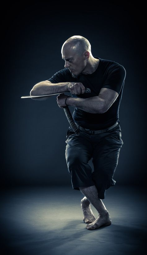 Knife Poses, Martial Arts Photography, Filipino Martial Arts, Action Pose Reference, Male Pose Reference, Pencak Silat, Hapkido, Anatomy Poses, Body Reference Poses