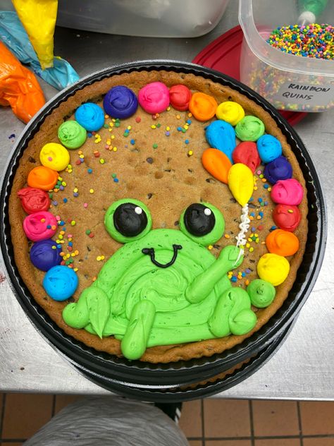 Frog Cookie Cake, Cookie Cake Icing Design, Happy Birthday Cookie Cake Designs, Cookie Cakes Ideas, Spring Cookie Cake Designs, Message Cookie Designs, Easy Cookie Cake Decorating Ideas, Spring Cookie Cake, Summer Cookie Cake Designs