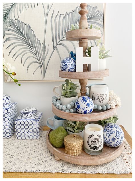 Tiered Tray Decor to suit Hamptons Style Home Hampton Style Living Room, Chinoiserie Farmhouse, Australian Hamptons Style, Country Hamptons Style, Hamptons House Interior, Coastal Hamptons Style, Hamptons Style Interior, Hamptons Style Decor, Provincial Decor