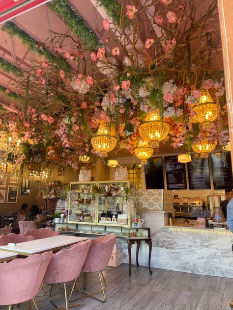 Cute Aesthetic Restaurant, Flower Shop With Bakery, Spring Cafe Aesthetic, Restaurant Brunch Decor, Boho Bakery Design, Cute Cafes Aesthetic, Restaurant Outside Design, Unique Cafe Ideas, Luxury Cafeteria