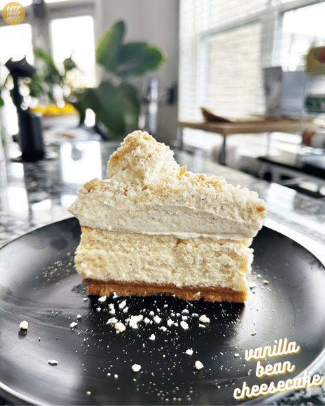 This Vanilla Bean Cheesecake is a copycat of Red Lobster or The Cheesecake Factory's offering! Three - four, actually, if you include the crust - layers of vanilla bean goodness. Cheesecake Factory Copycat, Vanilla Wafer Crust, Vanilla Bean Cheesecake, White Chocolate Shavings, Vanilla Bean Powder, White Chocolate Mousse, Chantilly Cream, Cheesecake Factory, Vanilla Cookies