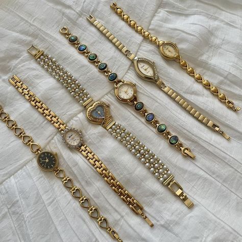 gold moment! 💋🌟⚜️ DO NOT BUY THIS LISTING!!... - Depop Vintage Ladies Watch, Vintage Bracelet Watch, Antique Gold Watches Women, Vintage Gold Watch Women, Gold Watches Women Jewellery, Dainty Watches For Women, Watch With Bracelets Women, Watch Aesthetic Vintage, Vintage Watch Aesthetic