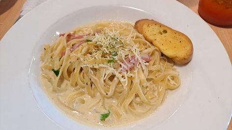 Carbonara fettucini with garlic bread plating stock photos Carbonara Plating, Carbonara Pasta Plating, Carbonara With Pancetta, Ken’s Caesar Linguine Carbonara, Carbonara Pasta Serious Eats, Garlic Bread, Garlic, Pasta, Plating