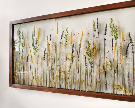 Framed Dried Flowers Wall Decor, Large Picture Frame Ideas Diy Wall Art, Large Pressed Flower Art, Pressed Flower Wall Art, Decor Inspiration Diy, Pressed Flowers Diy, Pressed Flower Crafts, Diy Cardboard Furniture, Cardboard Furniture