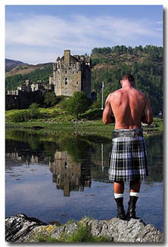 Picture Ab Day, Scottish Man, Great Scot, Eilean Donan, Famous Castles, Castles In Scotland, Men In Kilts, Manama, A Castle