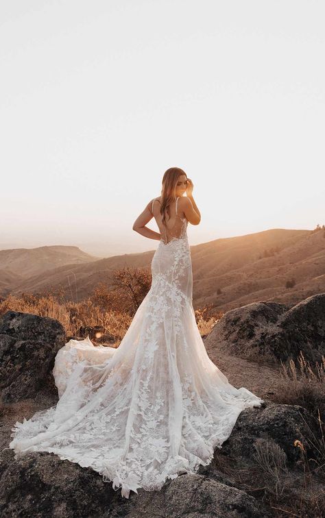 lace column wedding dress with low back and detachable bridal cape - LE1226 by Martina Liana Luxe Martina Liana Luxe, Luxe Wedding Dress, 2023 Bride, Pearl Straps, Martina Liana Wedding Dress, Column Wedding Dress, Bridal Shops, Shopping Luxury, Ivory Gown