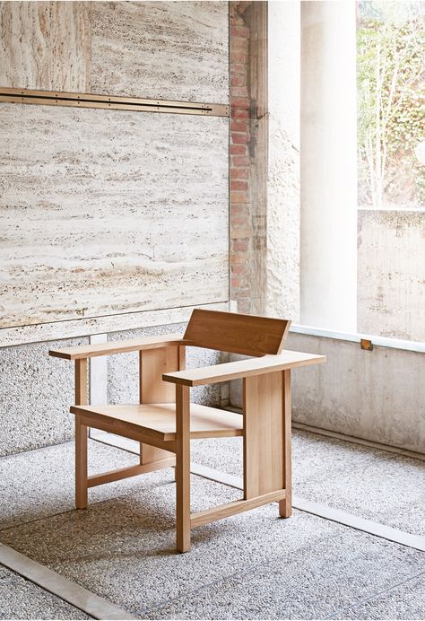 The wonderfull CLERICI chair by Mattiazzi. Designed by Konstantin Grcic, shut at the mesmerizing location, Fondazione Queeini Stampalia in Venice. Minimalist Dekor, Wood Arm Chair, Minimalist Furniture, Minimalist Interior Design, Creative Furniture, Minimalist Home Decor, Minimalist Interior, Furniture Inspiration, Wooden Chair