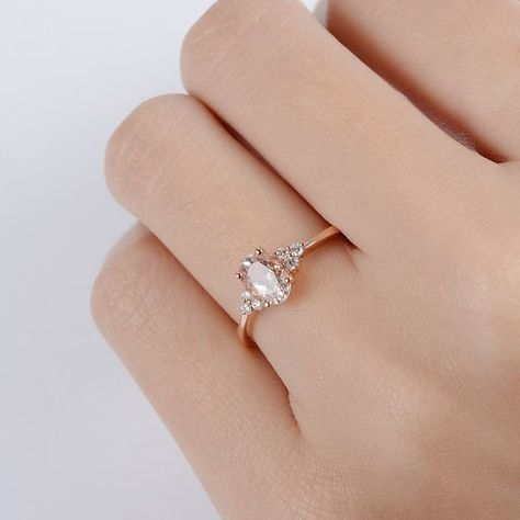 Rental Jewellery, Rose Gold Oval Engagement Ring, Jewellery Organizer, Morganite Engagement Ring Rose Gold, Rings Oval, Jewellery Shops, Rose Gold Diamond Ring Engagement, Gemstone Wedding Rings, Cool Wedding Rings