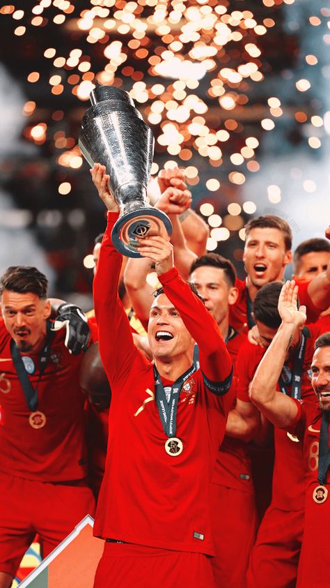 Portugal National Team Wallpaper - Cristiano Ronaldo lifts the nations league trophy after defeating the Netherlands in the final. Wallpaper by @futebol_edits on twitter. Portugal Football Team, Ronaldo Barcelona, Portugal Team, Portugal National Football Team, Cr7 Portugal, Cr7 Juventus, Real Madrid Champions League, Benfica Wallpaper, Messi Vs Ronaldo