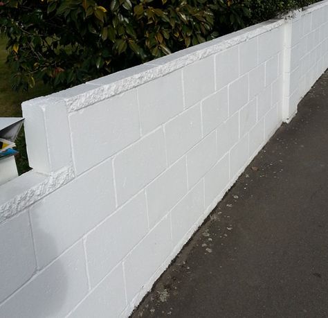 White Cinder Block Wall, White Block Wall, Fence Makeover, Retaining Wall Fence, Besser Block, Fancy Fence, Retaining Wall Blocks, Concrete Block Walls, Cinder Block Walls