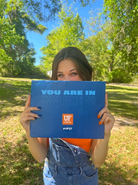 College Bound Photoshoot, College Acceptance Instagram Post, College Announcement Pictures Instagram, Commitment Photos College, Uf Acceptance, College Announcement Photoshoot, College Reveal Picture, Nursing School Acceptance Announcement, College Acceptance Pictures