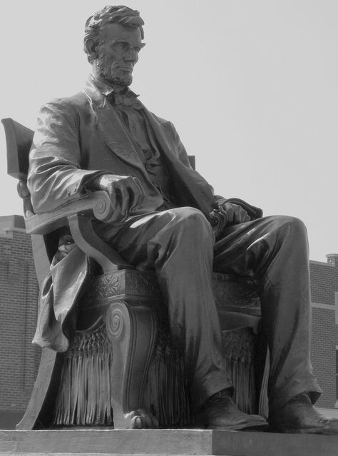 Robert Todd Lincoln, Lincoln Statue, Water Animals, Town Square, Historic Places, 100th Anniversary, Empire Style, Bronze Statue, Patriotic Decorations