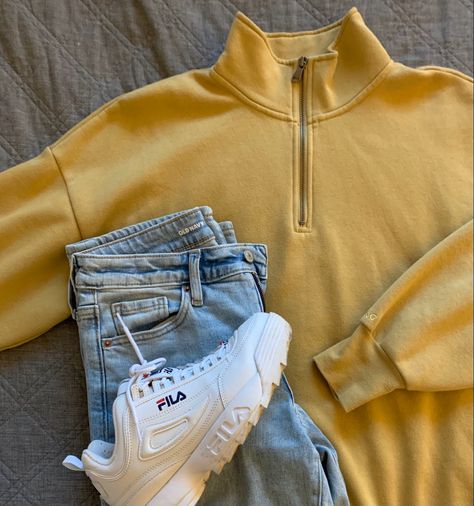 Yellow Sweatshirt Outfit, Mustard Jacket, Mustard Outfits, Yellow Sweatshirt, Sweatshirt Outfit, Hoodie Outfit, Mustard Yellow, Hoodie Jacket, Outfits Aesthetic