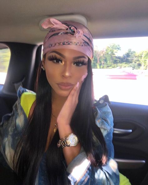 Durags Women, Hair Scarf Styles, Head Scarf Styles, Bandana Hairstyles, Hair Wraps, Baddie Hairstyles, Flawless Makeup, Girls Makeup, Pretty Makeup