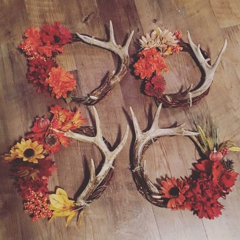 how cute would these be on the end of pews? Fall Antler Decor, Antler Diy Decor, Projects With Deer Antlers, Antler Crafts Projects, Crafts With Antlers, Deer Shed Decor, Antler Art Projects, Antler Diy Projects, Deer Shed Ideas