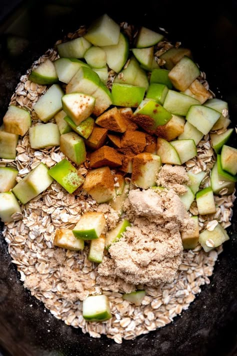 Slow Cooker Apple Cinnamon Oatmeal-1 Apple Cinnamon Slow Cooker Oatmeal, Crockpot Cinnamon Apples Healthy, Oatmeal Crockpot Recipe, Apple Pie Oatmeal Crockpot, Crockpot Apple Oatmeal Overnight, Crockpot Protein Oatmeal, Crockpot Apple Cinnamon Oatmeal, Crock Pot Apple Recipes, Homemade Apple Cinnamon Oatmeal