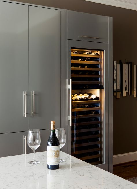 ¿Una copa de vino?    - Sub Zero wine cooler we incorporated into this contemporary kitchen - Rich Travel, Sub Zero Refrigerator, Sub Zero Appliances, Dish Ideas, Refrigerator Repair, Appliances Design, High End Kitchens, Restaurant Concept, Wine Cellars