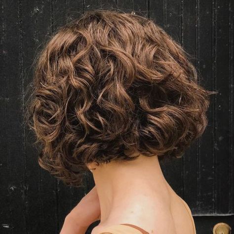 Classy Nape-Length Bob for Thick Curly Hair Plus Size Short Hair Curly, One Length Curly Bob, Fine Curly Bob, Kręcony Bob, Wavy Haircut, Short Curly Bob Hairstyles, Bob Haircut Curly, Thick Curly Hair, Hair Things