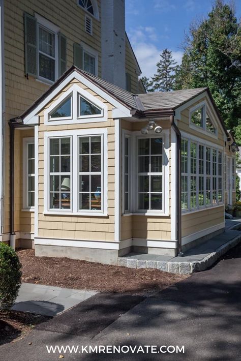 Small House Remodel Before And After, Small Sunroom Addition, Simple Screened In Porch, Conservatory Sunroom, Sunroom Remodel, Small House Remodel, Bedroom Sunroom, Screened Patio, Backyard Decks