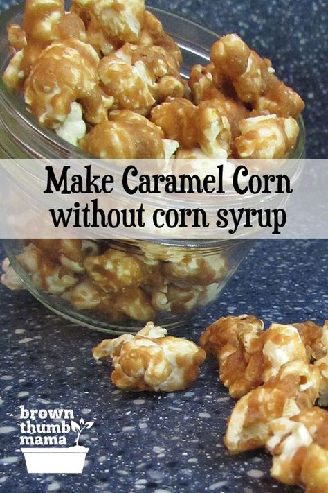 You can make caramel corn without using corn syrup! This easy recipe comes together in no time, with ingredients you already have in your kitchen. #homemade #caramelcorn #DIY Homemade Caramel Corn, Popcorn Recipes Easy, Caramel Corn Recipes, Popcorn Recipes Caramel, Popcorn Treats, Dessert Aux Fruits, Desserts Vegan, Caramel Corn, Popcorn Recipes