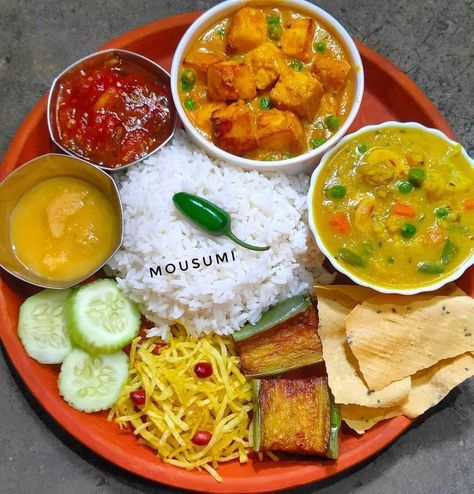 Kaju Curry, Variety Food, Tiffin Recipe, Healthy Food Menu, Curry Rice, Vegetarian Fast Food, Indian Cooking Recipes, Desi Food, Easy Food Art