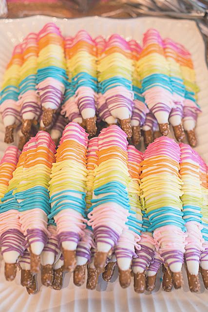 Must Have Unicorn Party Food and Favors - Made It. Ate It. Loved It. Cloud Balloons, Monster Smash Cakes, Unicorn Party Favor, Unicorn Balloons, Unicorn Party Food, Gold Sequin Table Runner, Unicorn Wall Decor, Unicorn Fabric, Lollipop Favors