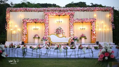 decorsutra on Instagram: “Dreamy Outdoor Reception stage backdrop with glamorous floral arches... Decor by @wedbyd.events Chennai Follow www.decorsutrablog.com for…” Outdoor Reception Stage, Reception Stage Backdrop, June Decorations, Arches Decor, Engagement Decorations Indian, Outdoor Reception Decorations, Stage Decoration Photos, Event Wall, Engagement Stage