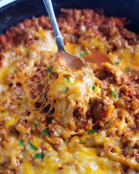 ashley shannon on Instagram: “Got a new family friendly #healthyrecipe for you guys!! 😋😋 Mexican Ground Beef Casserole Ingredients: 4 1/2 cups spaghetti squash, cooked…” Keto Mexican Casserole, Taco Cauliflower Rice, Cauliflower Rice Skillet, Beef Dinners, Rice Skillet, Mexican Casserole, Lean And Green Meals, Keto Recipes Dinner, Low Carb Dinner