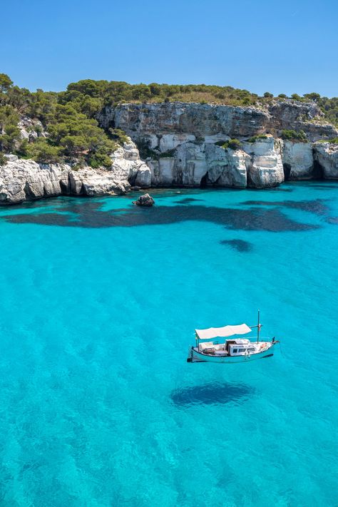 Menorca Best Holiday Destinations, Menorca, Destin Beach, Sea World, Beautiful Places To Travel, Holiday Destinations, Vacation Destinations, Beach Resorts, Blue Water