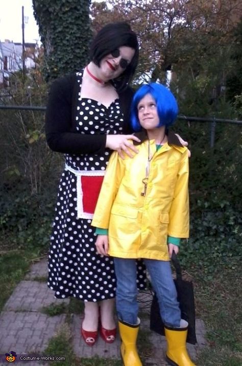 Coraline and the Other Mother Halloween Costume Ideas Halloween Costumes Coraline, Coraline Diy, Mother Daughter Halloween Costumes, Mother Daughter Costumes, Halloween Coraline, Coraline Birthday, Coraline Halloween Costume, Coraline Halloween, Coraline Costume