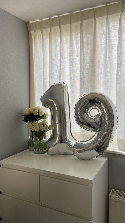 #bday #birthday #19th #balloons #aesthetic #room #flowers 19 Balloons Birthday, 19th Bday Aesthetic, 19 Aesthetic Birthday, Sweet 19 Birthday, 19 Birthday Balloons, 19th Birthday Balloons, 19 Birthday Aesthetic, Birthday 19 Aesthetic, 19th Birthday Aesthetic